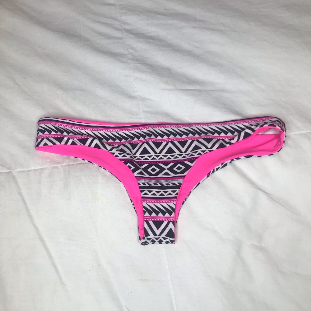 HOTPINKREVERSIBLEBOTTOMS &NAKEDWARDROBE NICOLETOP